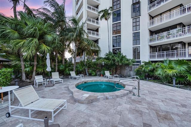 1000 Quayside Ter 408, Miami, FL 33138