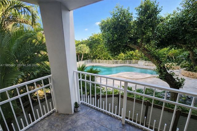 1000 Quayside Ter 408, Miami, FL 33138