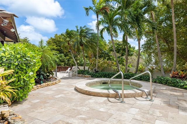 1000 Quayside Ter 408, Miami, FL 33138