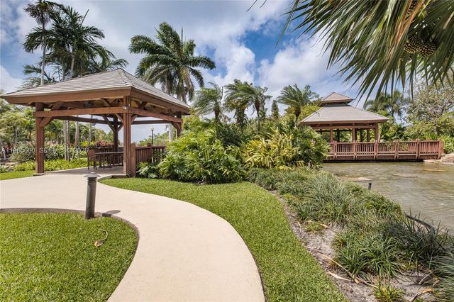 1000 Quayside Ter 408, Miami, FL 33138