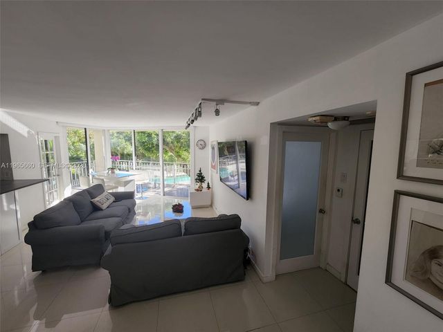 1000 Quayside Ter 408, Miami, FL 33138