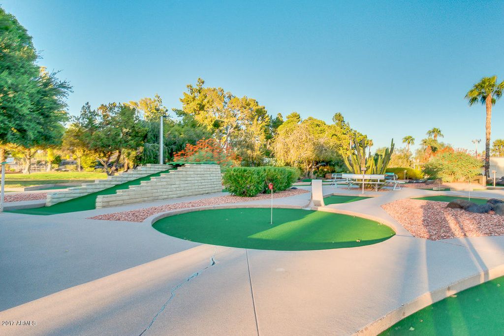 Image 10 of property listing at 10030 W ROYAL OAK Road C, Sun City, AZ 85351