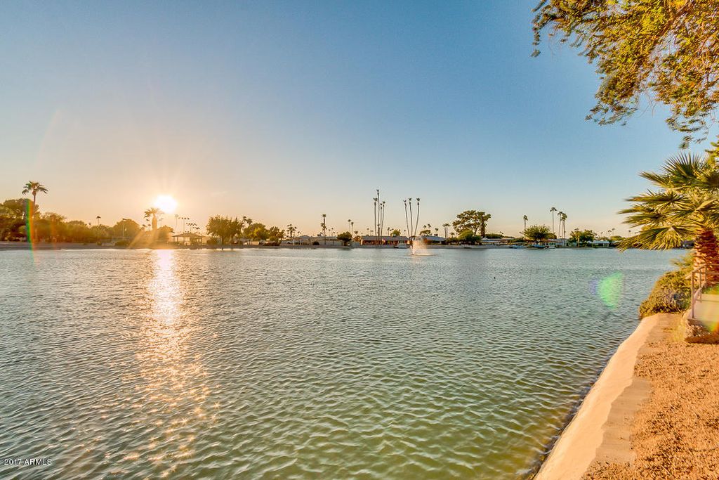 Image 15 of property listing at 10030 W ROYAL OAK Road C, Sun City, AZ 85351