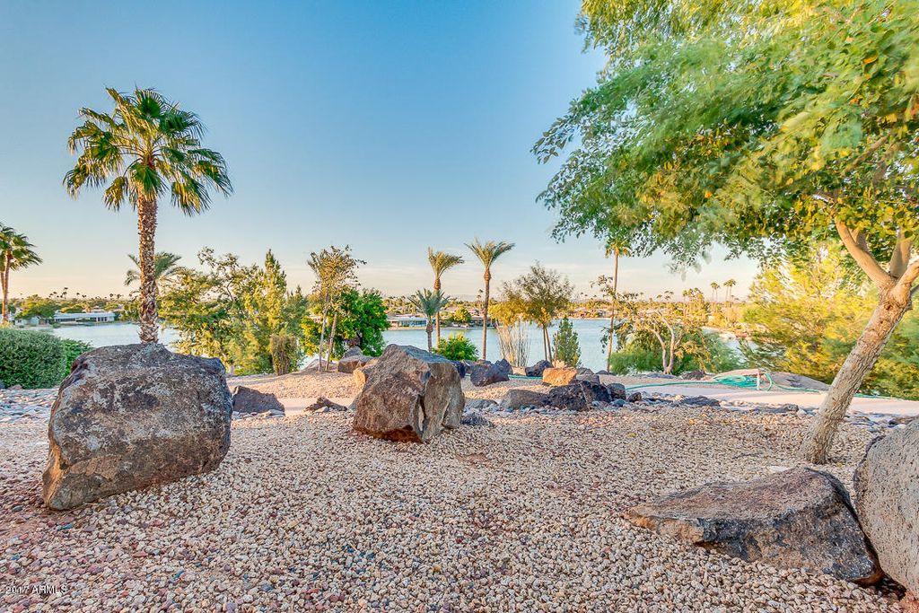 Image 16 of property listing at 10030 W ROYAL OAK Road C, Sun City, AZ 85351