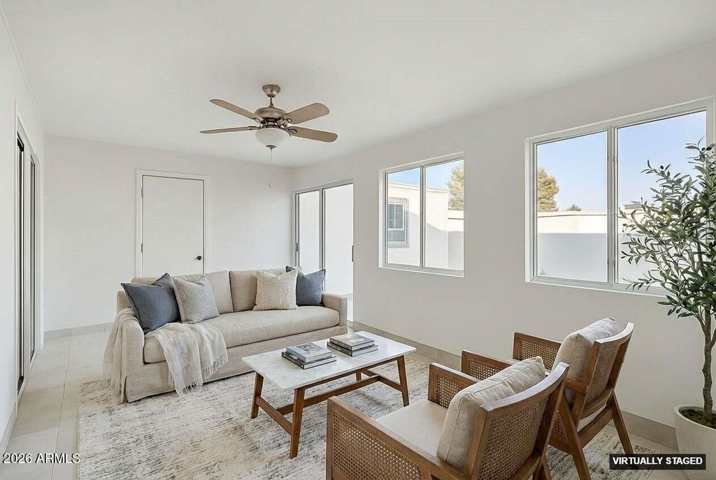 Image 5 of property listing at 10030 W ROYAL OAK Road C, Sun City, AZ 85351