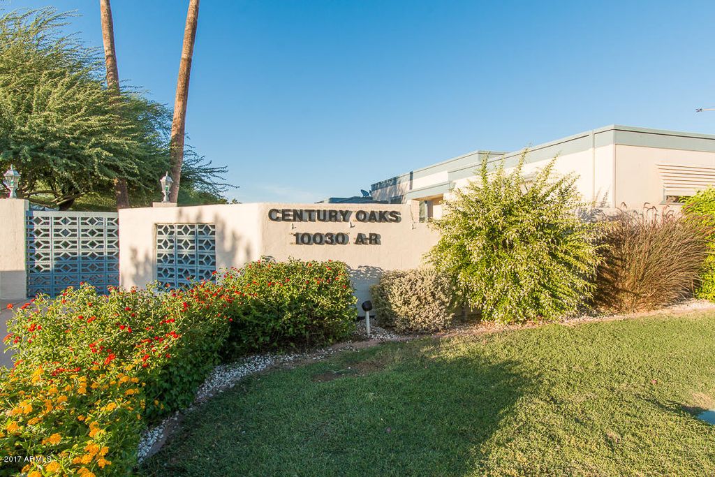 Image 8 of property listing at 10030 W ROYAL OAK Road C, Sun City, AZ 85351