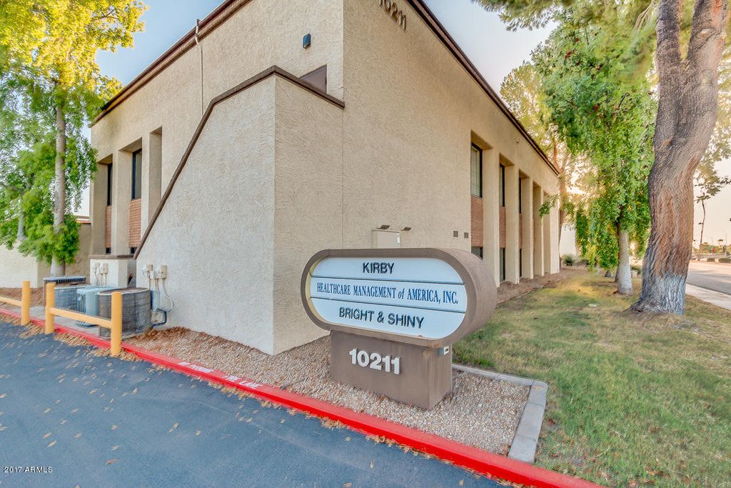 Image 9 of property listing at 10030 W ROYAL OAK Road C, Sun City, AZ 85351