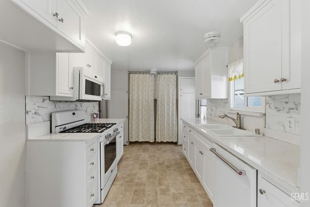 900 James Road 2, Bakersfield, CA 93308