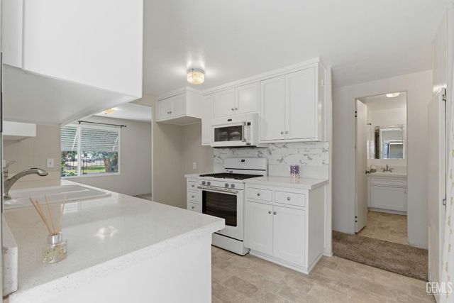 900 James Road 2, Bakersfield, CA 93308