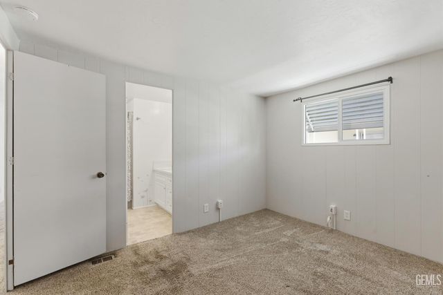 900 James Road 2, Bakersfield, CA 93308