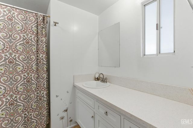 900 James Road 2, Bakersfield, CA 93308