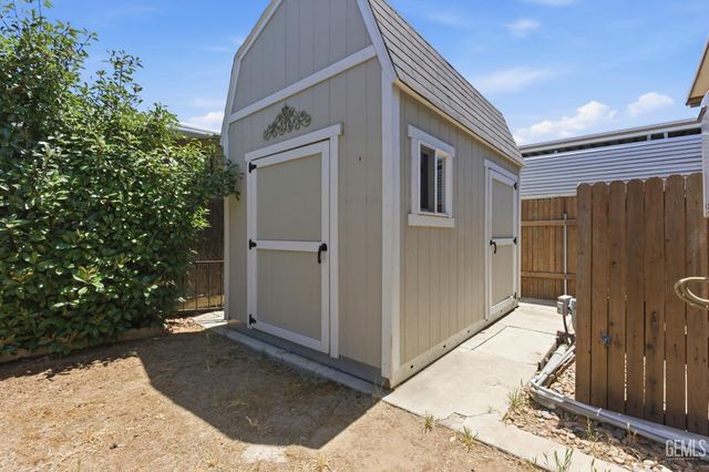 900 James Road 2, Bakersfield, CA 93308