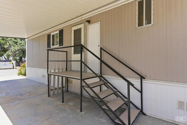900 James Road 2, Bakersfield, CA 93308