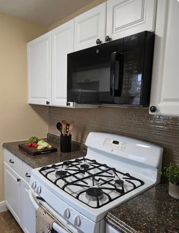 10032 65TH AVENUE N 8, St Petersburg, FL 33708