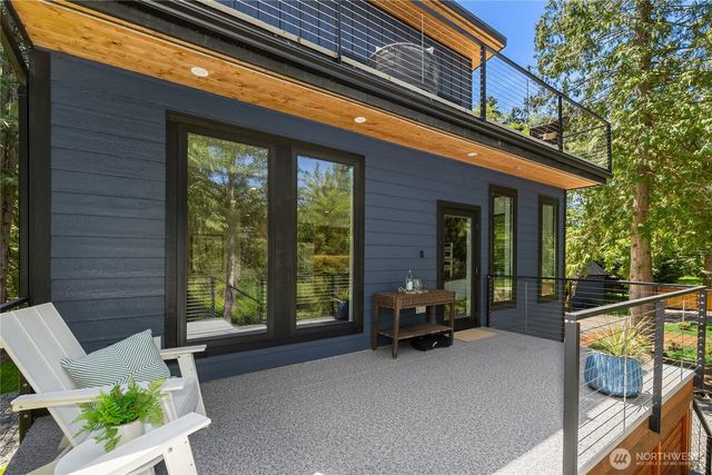 10399 NE Pine Way, Bainbridge Island, WA 98110