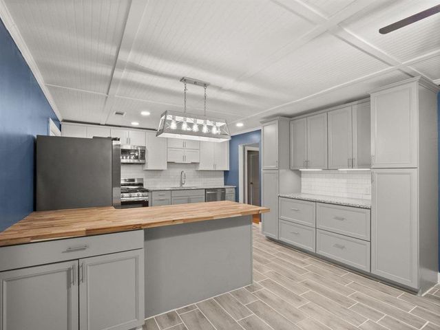 2001 Ginger Street, Leesville, LA 71446