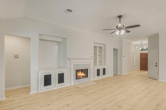 71 N Queenscliff Circle, The Woodlands, TX 77382