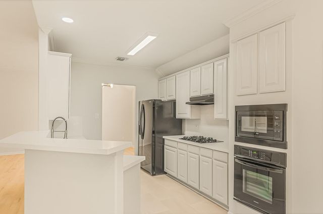 71 N Queenscliff Circle, The Woodlands, TX 77382
