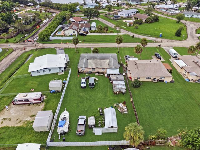 703 2ND AVENUE NW B, Ruskin, FL 33570