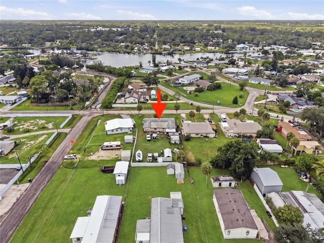 703 2ND AVENUE NW B, Ruskin, FL 33570