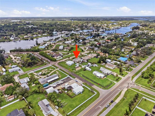 703 2ND AVENUE NW B, Ruskin, FL 33570