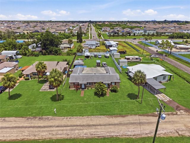 703 2ND AVENUE NW B, Ruskin, FL 33570