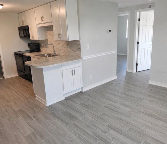 703 2ND AVENUE NW B, Ruskin, FL 33570