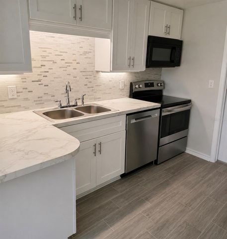 703 2ND AVENUE NW B, Ruskin, FL 33570