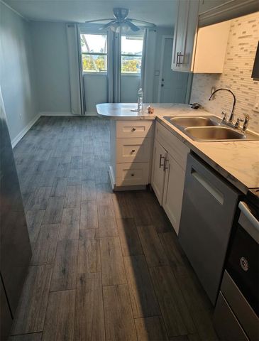 703 2ND AVENUE NW B, Ruskin, FL 33570