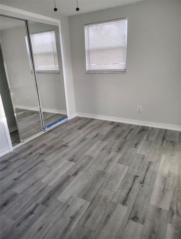 703 2ND AVENUE NW B, Ruskin, FL 33570