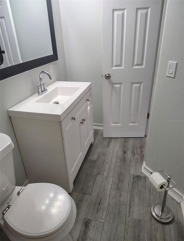 703 2ND AVENUE NW B, Ruskin, FL 33570