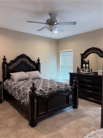 1556 E Silos Avenue, Edinburg, TX 78542