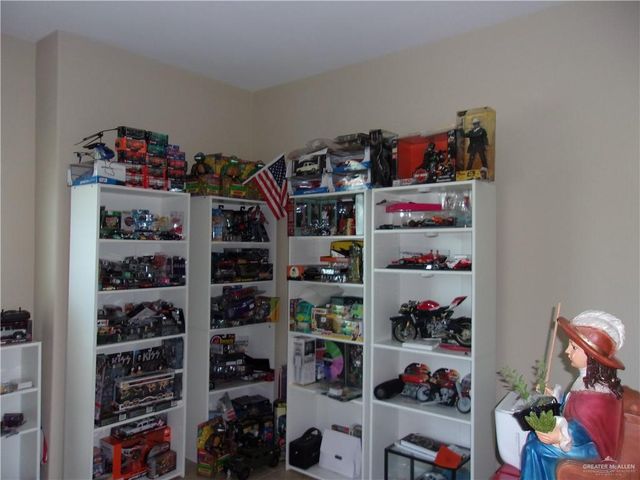 1556 E Silos Avenue, Edinburg, TX 78542