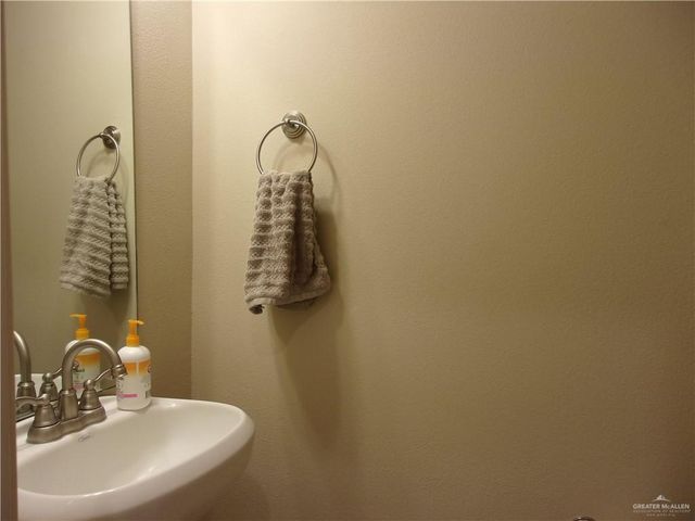 1556 E Silos Avenue, Edinburg, TX 78542