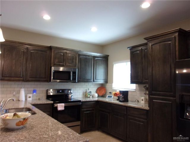 1556 E Silos Avenue, Edinburg, TX 78542