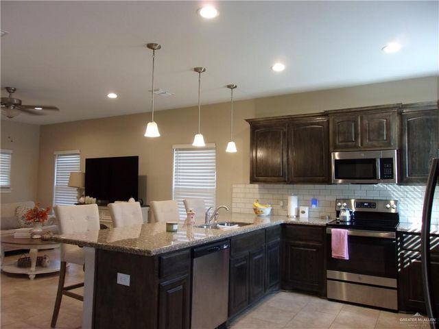 1556 E Silos Avenue, Edinburg, TX 78542