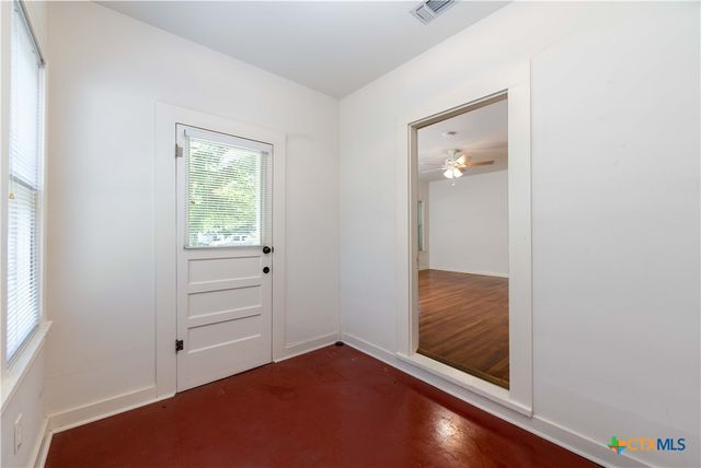 465 S Guenther Avenue, New Braunfels, TX 78130