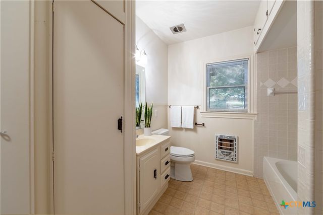 465 S Guenther Avenue, New Braunfels, TX 78130