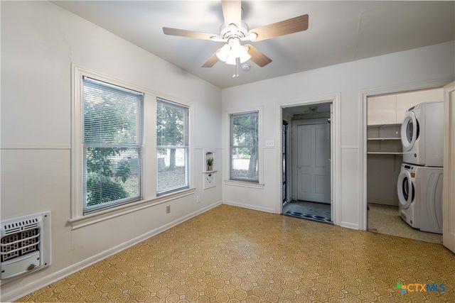 465 S Guenther Avenue, New Braunfels, TX 78130