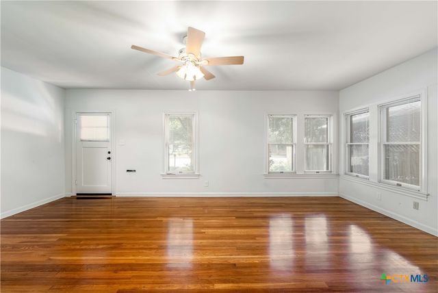 465 S Guenther Avenue, New Braunfels, TX 78130