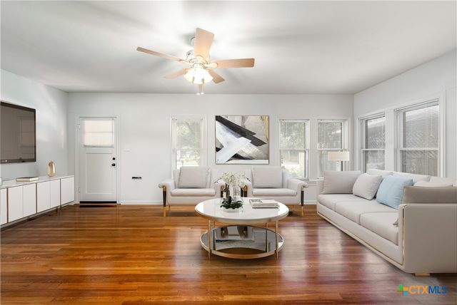 465 S Guenther Avenue, New Braunfels, TX 78130