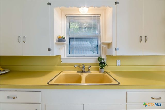 465 S Guenther Avenue, New Braunfels, TX 78130