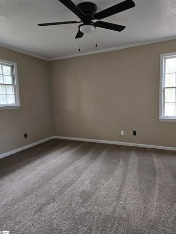 401 W Pitts Street, Clinton, SC 29325