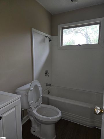 401 W Pitts Street, Clinton, SC 29325