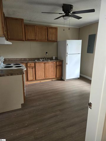 401 W Pitts Street, Clinton, SC 29325