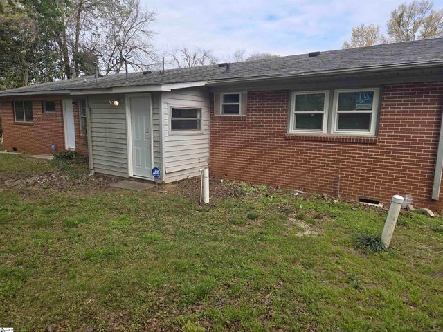 401 W Pitts Street, Clinton, SC 29325