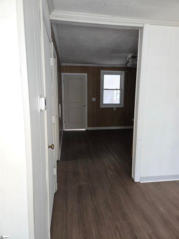 401 W Pitts Street, Clinton, SC 29325