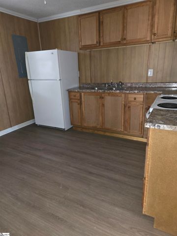 401 W Pitts Street, Clinton, SC 29325