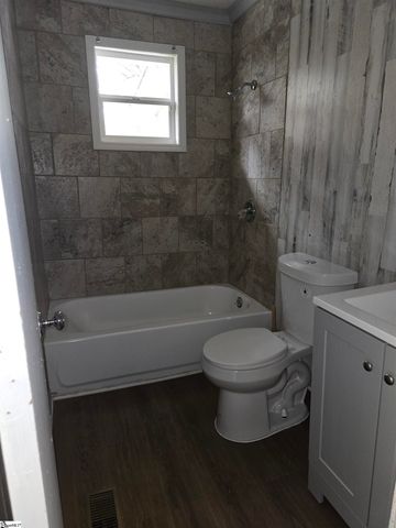 401 W Pitts Street, Clinton, SC 29325