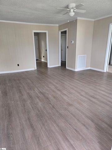401 W Pitts Street, Clinton, SC 29325